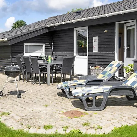 4 Bedroom Nice In بيت للعطل Oksbøl