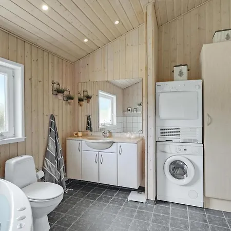بيت للعطل 4 Bedroom Nice In Oksbøl